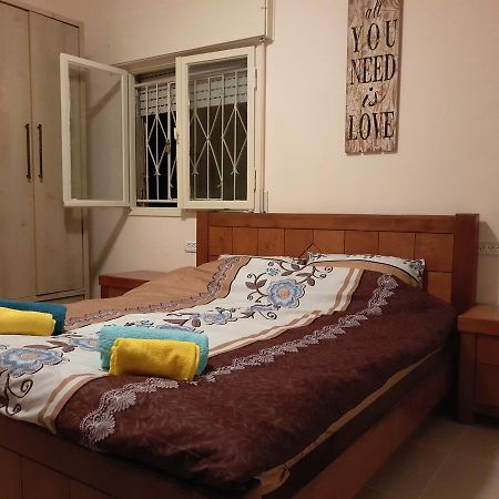 3 Stairs Only To Cozy Flat On Hillel St Haifa Exterior foto