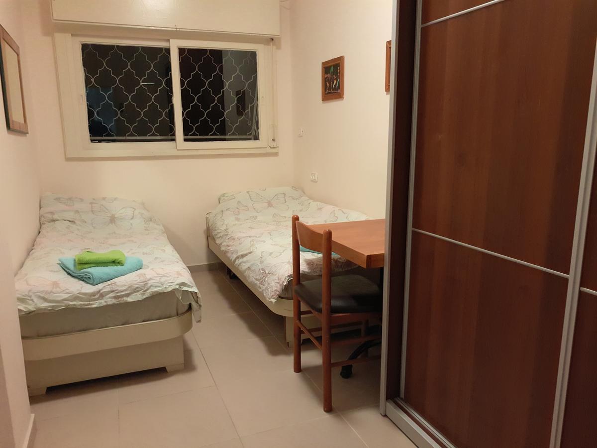 3 Stairs Only To Cozy Flat On Hillel St Haifa Exterior foto